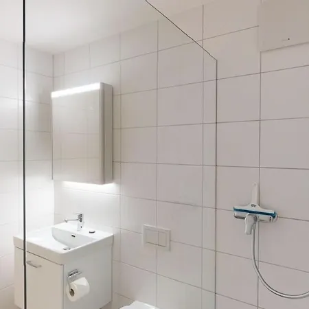 Amazing Big In The Center - Sun 7 زيورخ