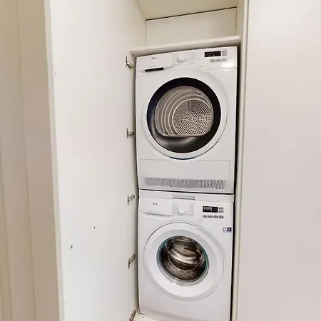 Amazing Big In The Center - Sun 7 * Zürich