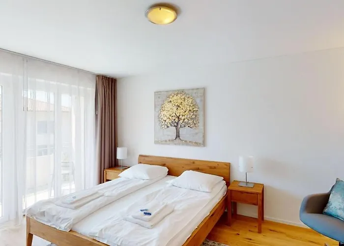 Amazing Big In The Center - Sun 7 Curych