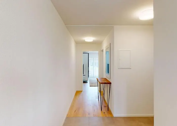 Amazing Big In The Center - Sun 7