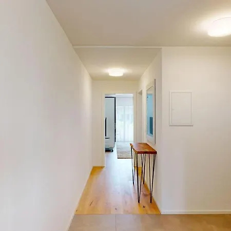 Amazing Big In The Center - Sun 7